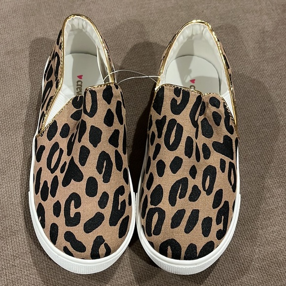 NWT | Leopard Print slip on sneakers - Picture 3 of 7